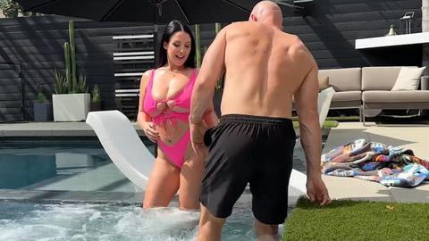 Voluptuous Australian Angela White takes Johnny Sins deep in this homemade clip