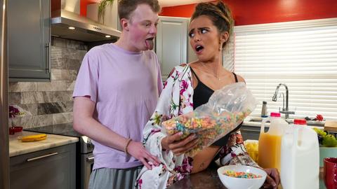 Taboo stepmom begs for a quickie and takes his load