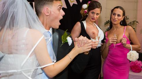 Stockings and high heels spark a wild couch threesome and cumshot