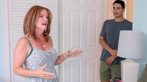 Hot Mom Ms Amanda Seduces Her Daughter’s Boyfriend