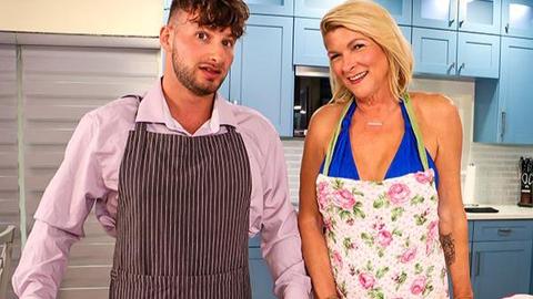 Watch this mature blonde trade baking tips for a hard creampie