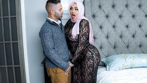 Curvy Arab MILF drops her rules for a messy bedroom cumshot